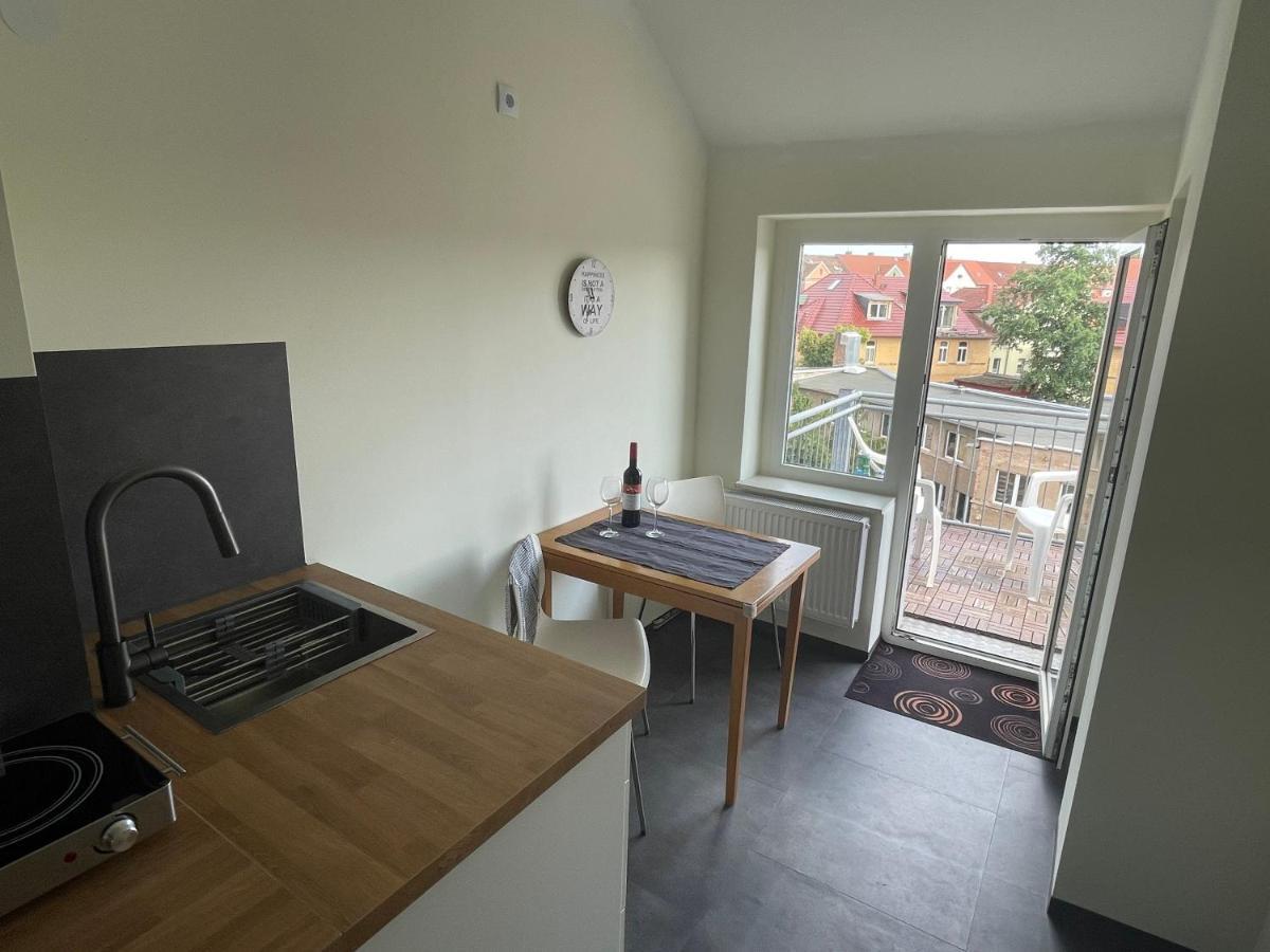 Schoene Neue 4 Zimmer Wohnung Mit Sued-Balkon Bis 8 Personen Naumburg  Dış mekan fotoğraf