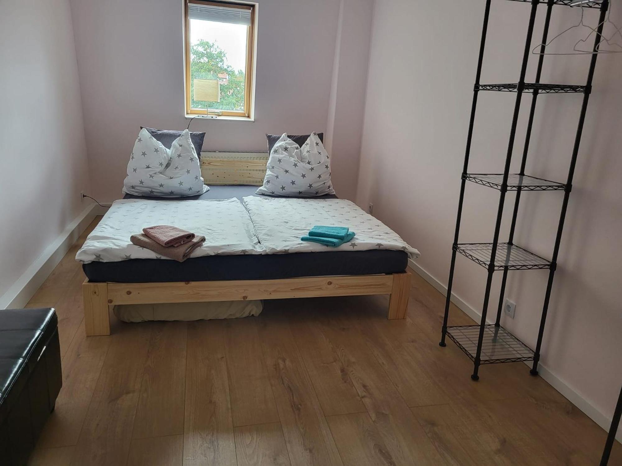 Schoene Neue 4 Zimmer Wohnung Mit Sued-Balkon Bis 8 Personen Naumburg  Dış mekan fotoğraf