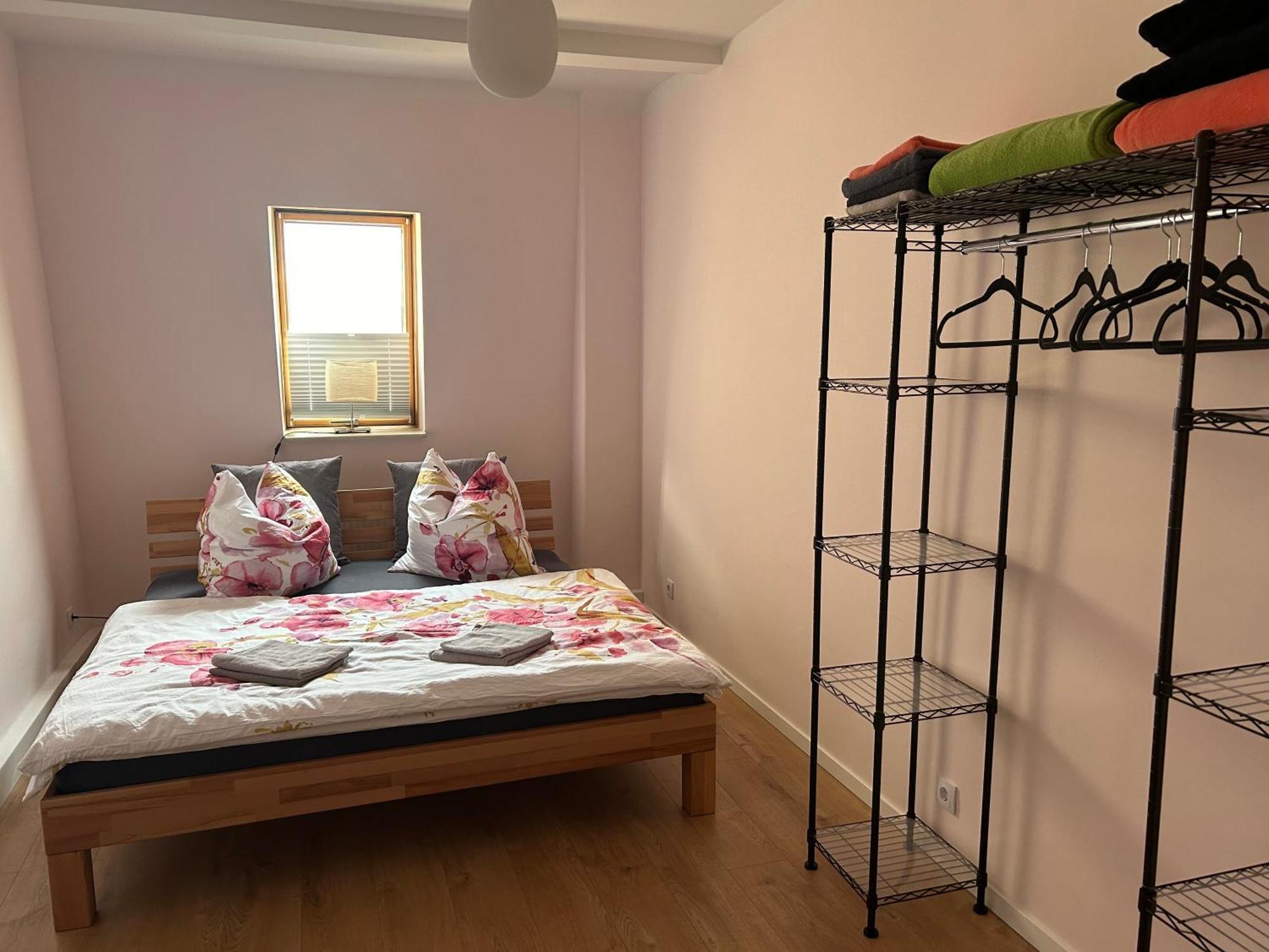 Schoene Neue 4 Zimmer Wohnung Mit Sued-Balkon Bis 8 Personen Naumburg  Dış mekan fotoğraf