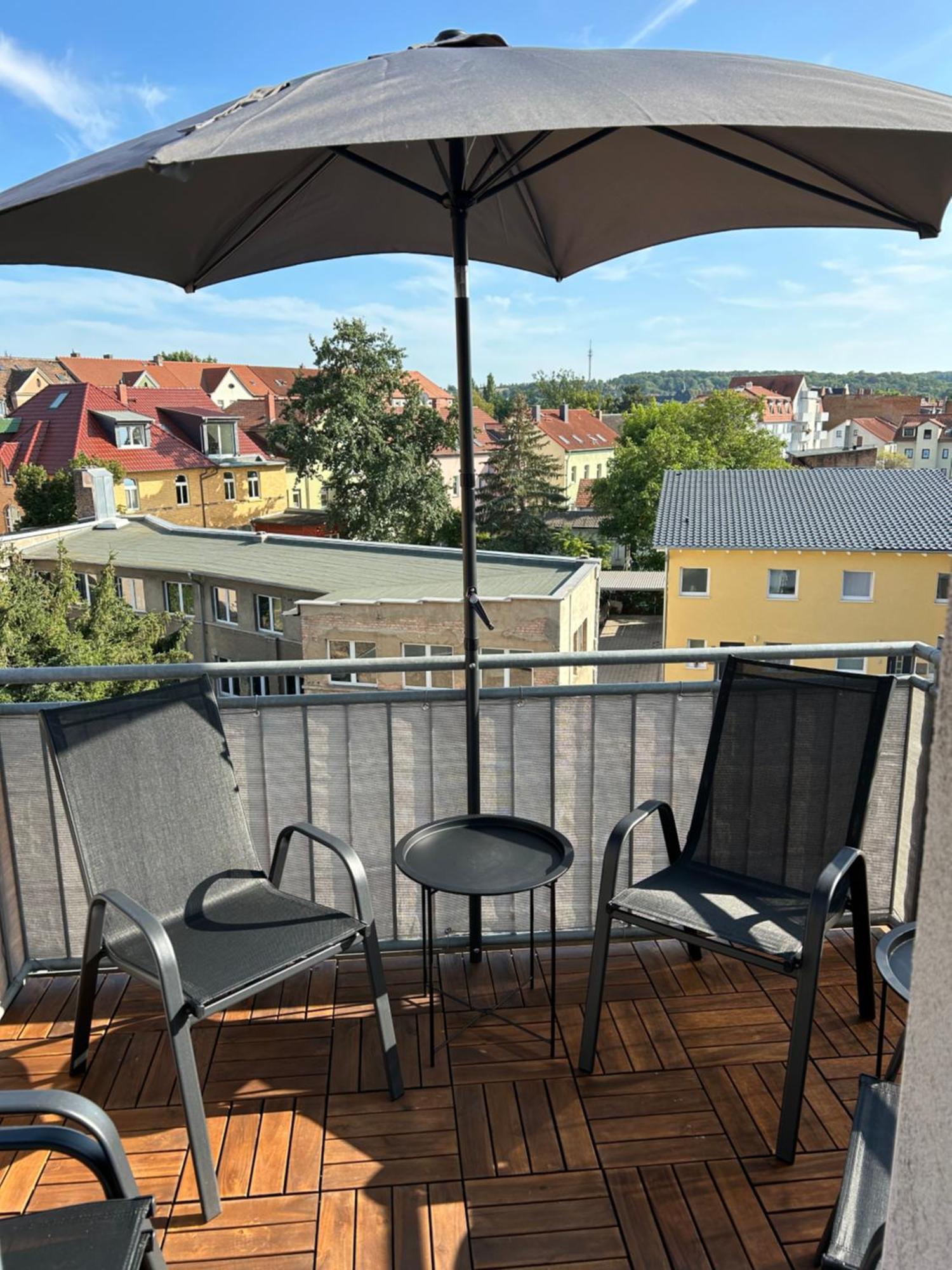 Schoene Neue 4 Zimmer Wohnung Mit Sued-Balkon Bis 8 Personen Naumburg  Dış mekan fotoğraf