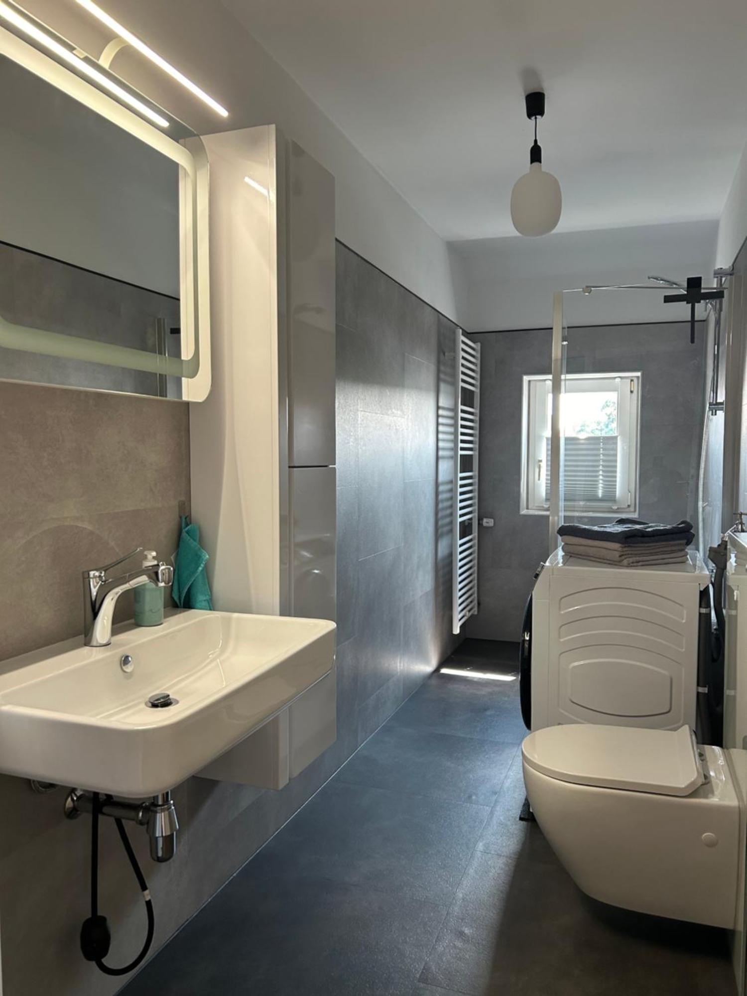 Schoene Neue 4 Zimmer Wohnung Mit Sued-Balkon Bis 8 Personen Naumburg  Dış mekan fotoğraf