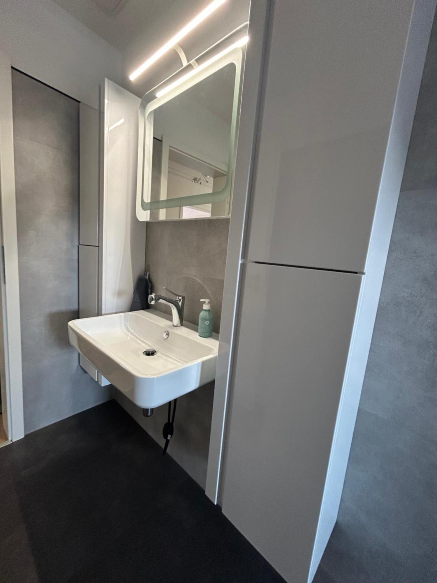 Schoene Neue 4 Zimmer Wohnung Mit Sued-Balkon Bis 8 Personen Naumburg  Dış mekan fotoğraf