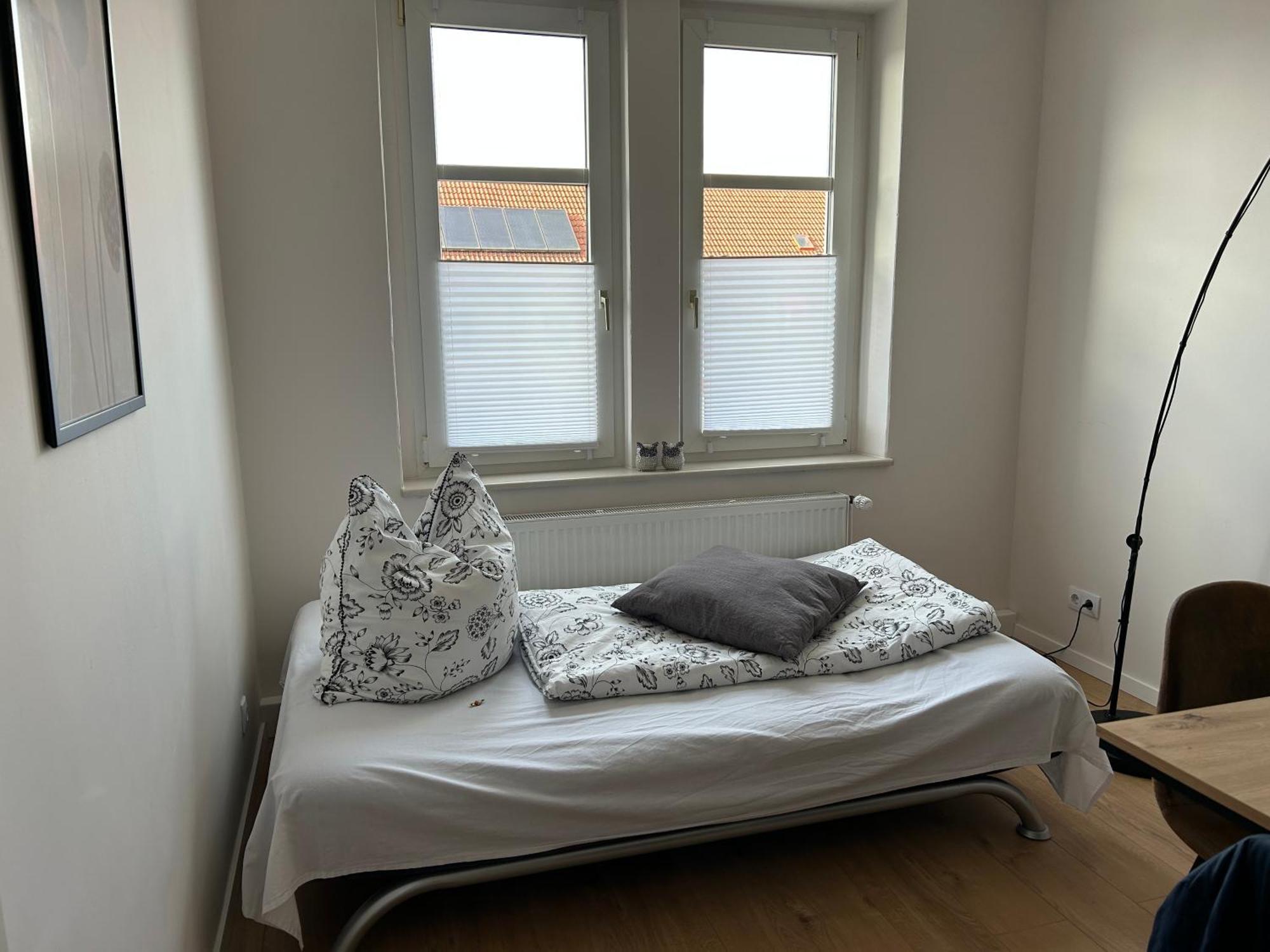 Schoene Neue 4 Zimmer Wohnung Mit Sued-Balkon Bis 8 Personen Naumburg  Dış mekan fotoğraf